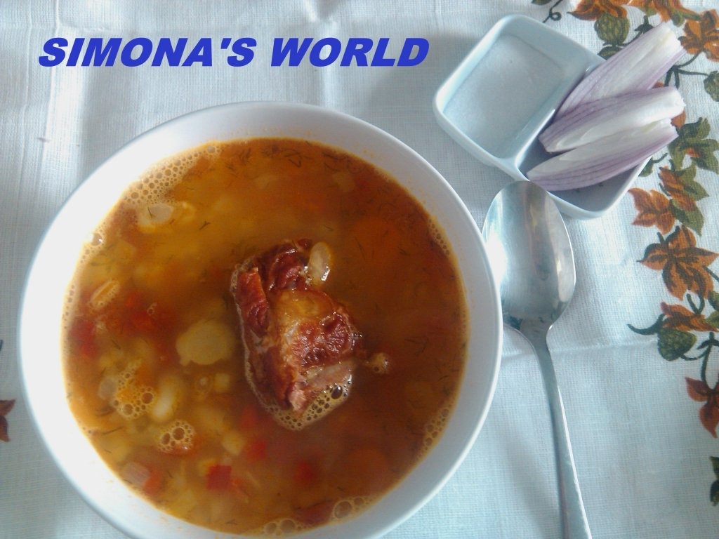 Ciorba de fasole boabe cu afumatura