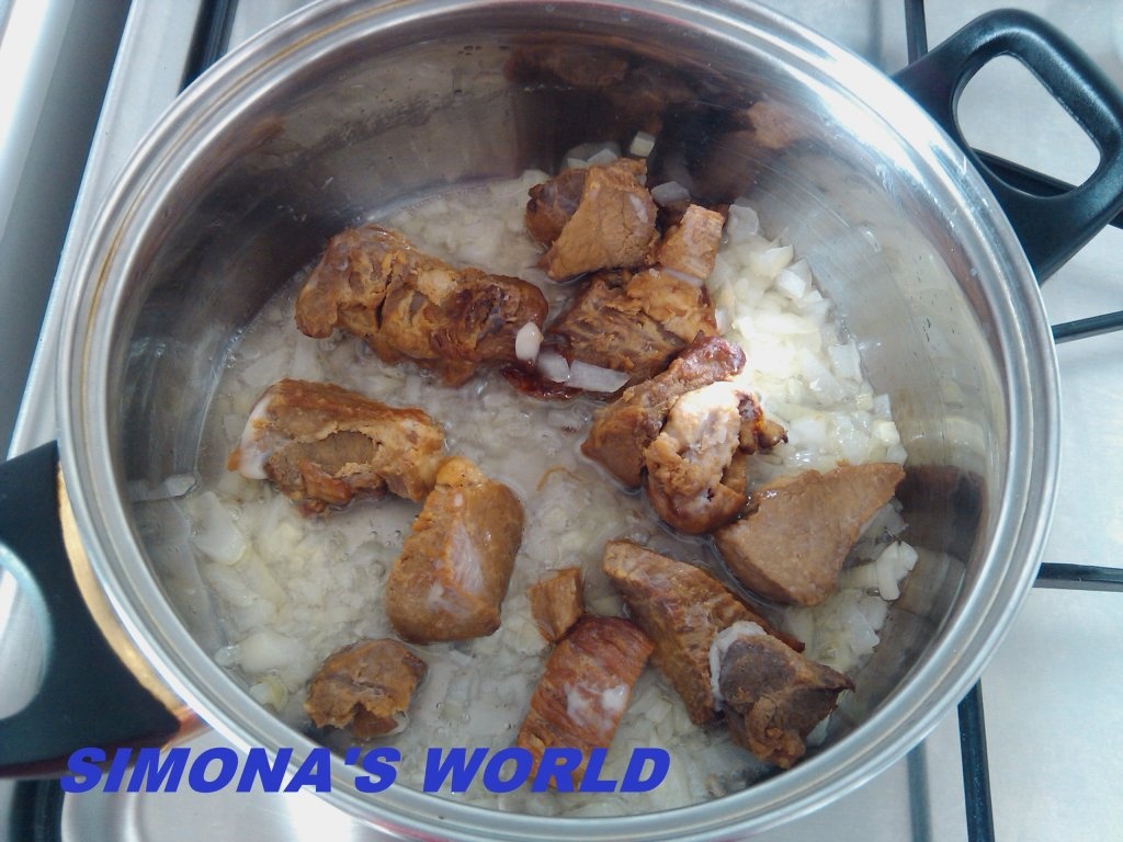 Varza calita cu carne de porc afumata