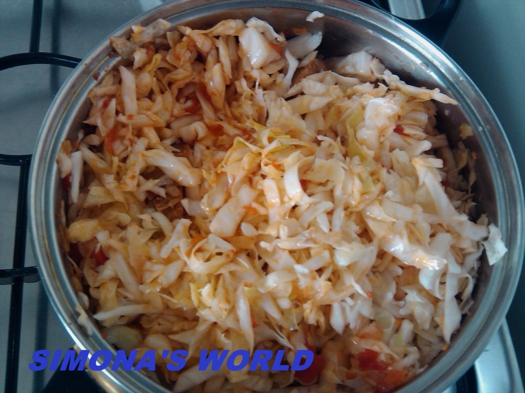 Varza calita cu carne de porc afumata