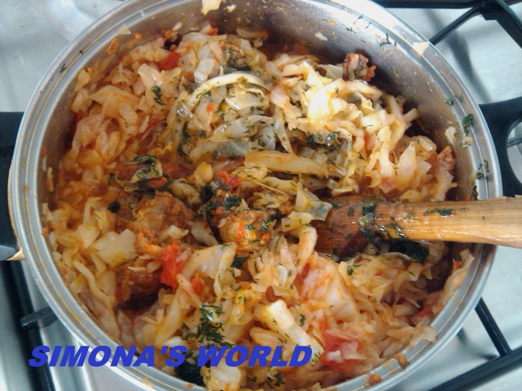 Varza calita cu carne de porc afumata