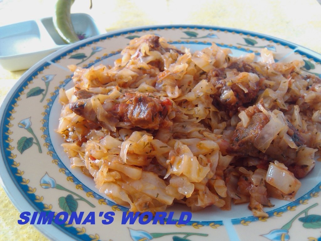 Varza calita cu carne de porc afumata