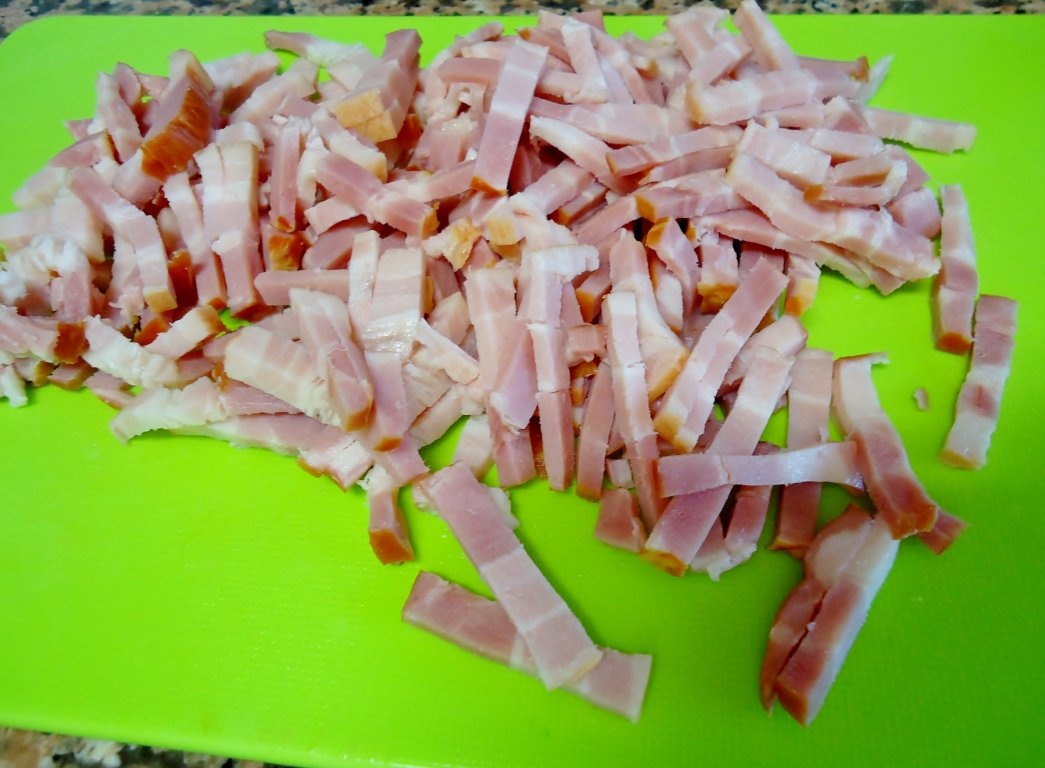 Pizza cu sos de ciuperci si crema de branza