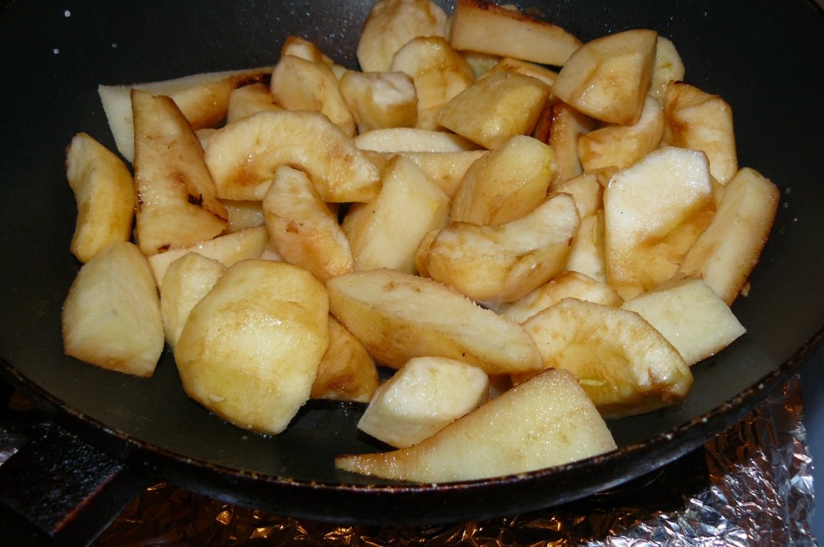 Tartă  răsturnată (cu mere şi gutuie)