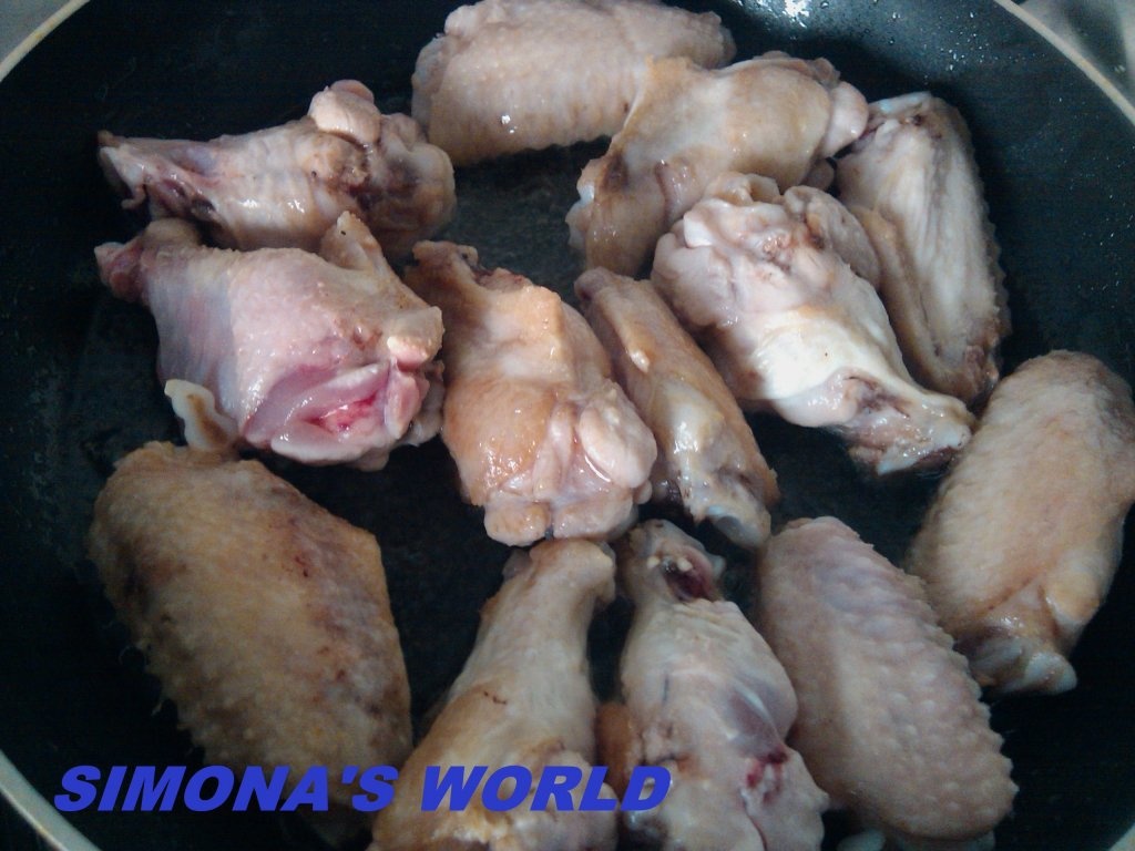 Mancare de mazare cu aripoare de pui