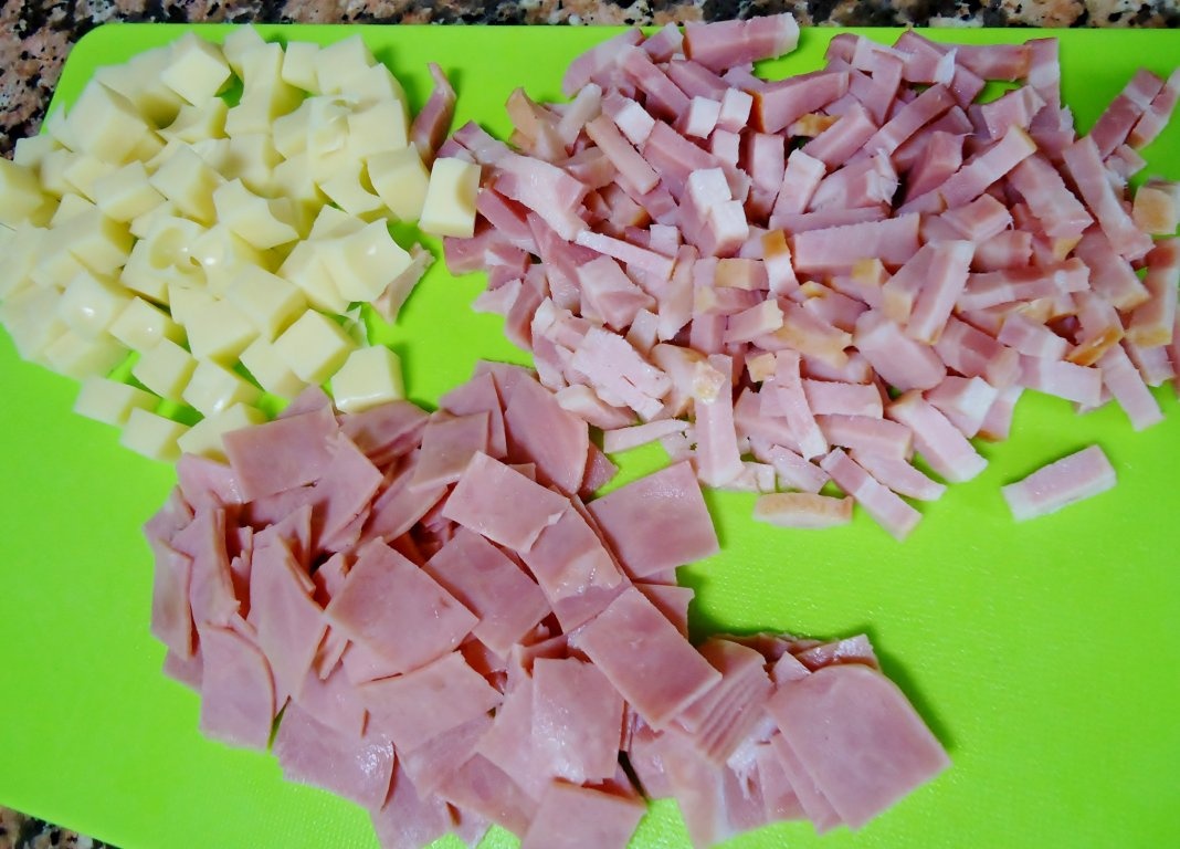 Salata cu bacon crocant si cascaval