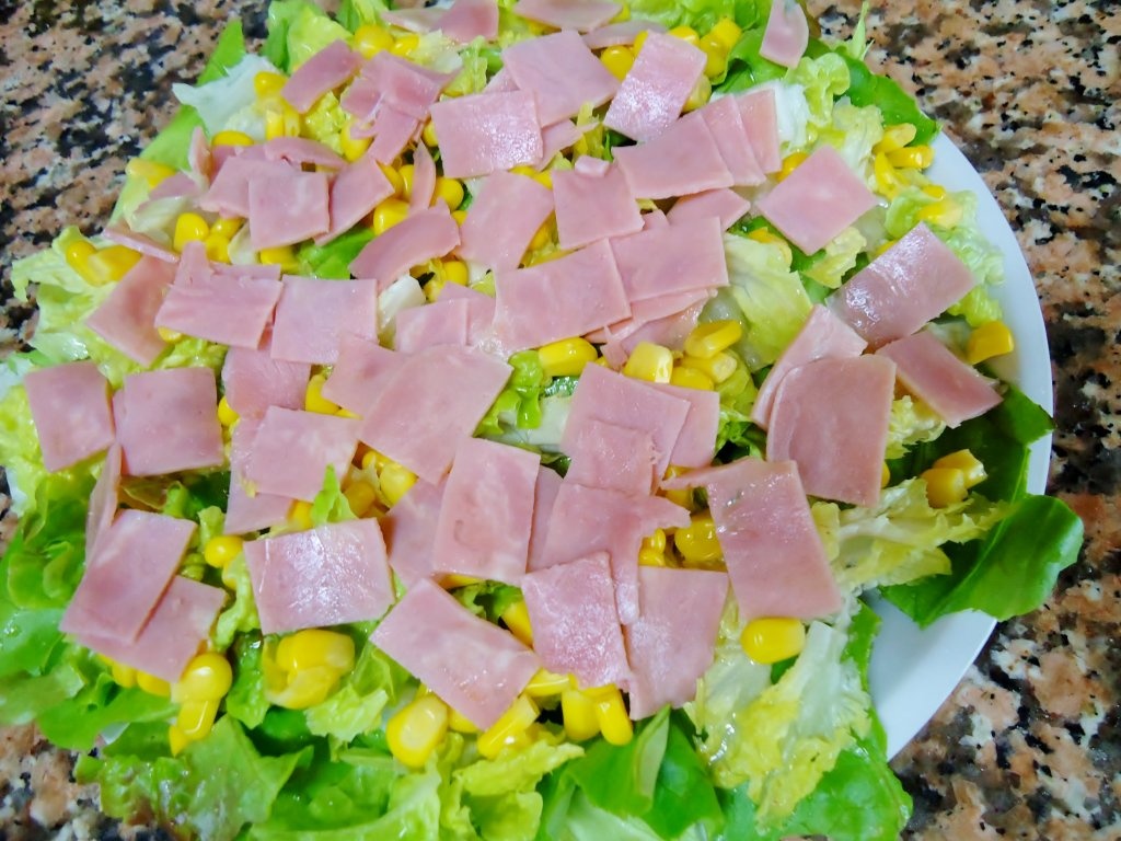 Salata cu bacon crocant si cascaval