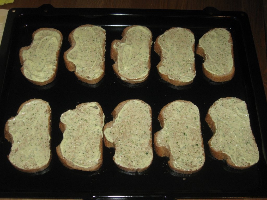 Paine prajita cu usturoi