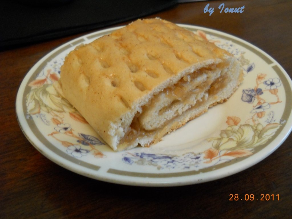 Strudel cu mere