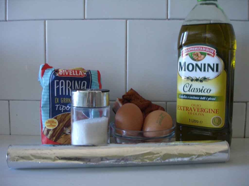 Aripioare de pui pane si cartofi la cuptor