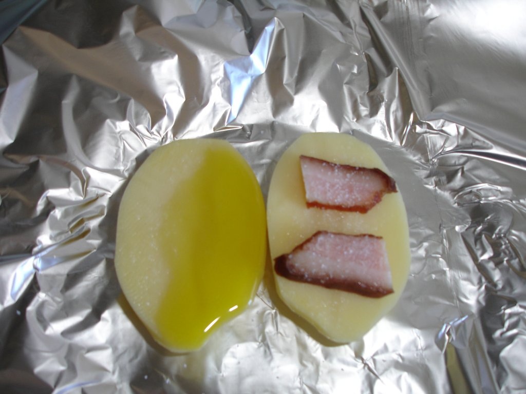 Aripioare de pui pane si cartofi la cuptor