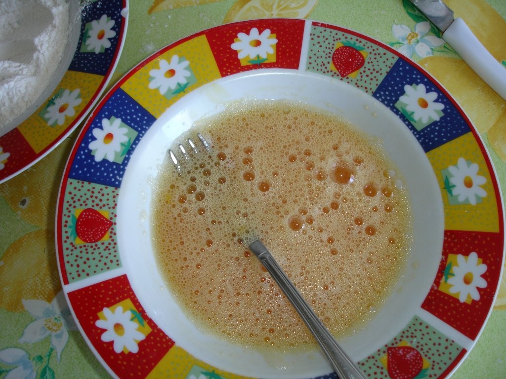 Aripioare de pui pane si cartofi la cuptor