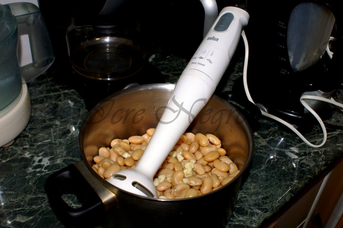 Fasole batuta cu garnitura de ceapa calita