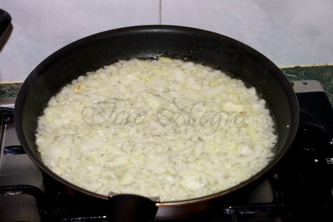 Fasole batuta cu garnitura de ceapa calita