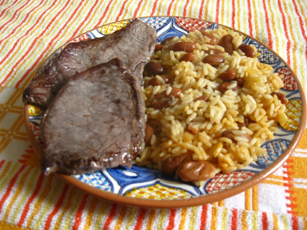 File de vita cu orez (bife com aroz de feijao)