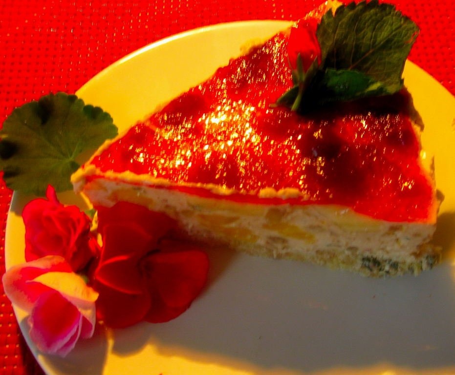 Cheesecake light cu banane, piersici si zmeura