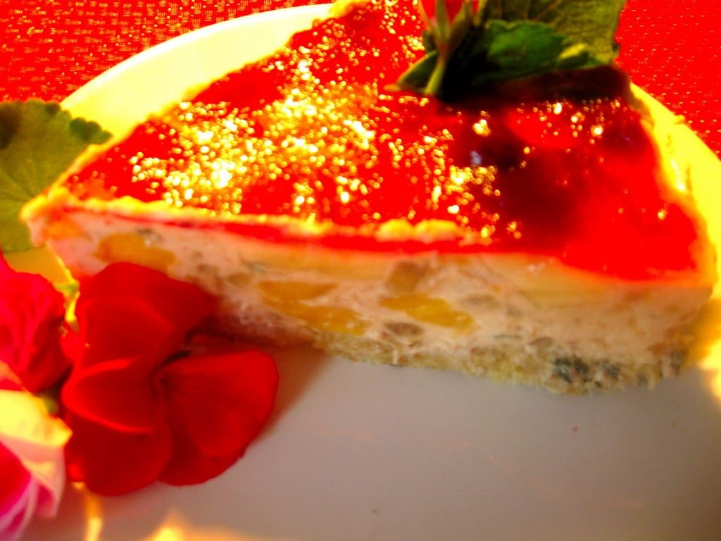 Cheesecake light cu banane, piersici si zmeura