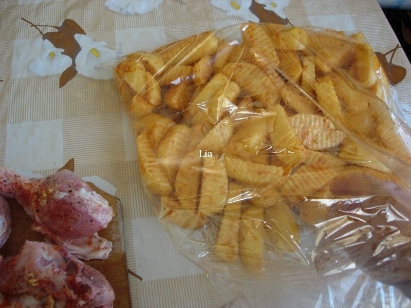 Pulpe de pui cu cartofi taranesti, la punga