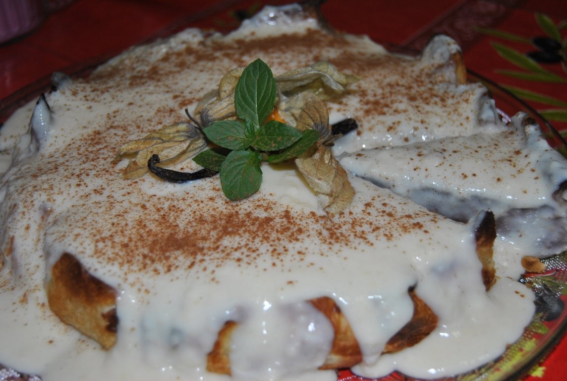 Tartã de ciocolatã cu sos de vanilie