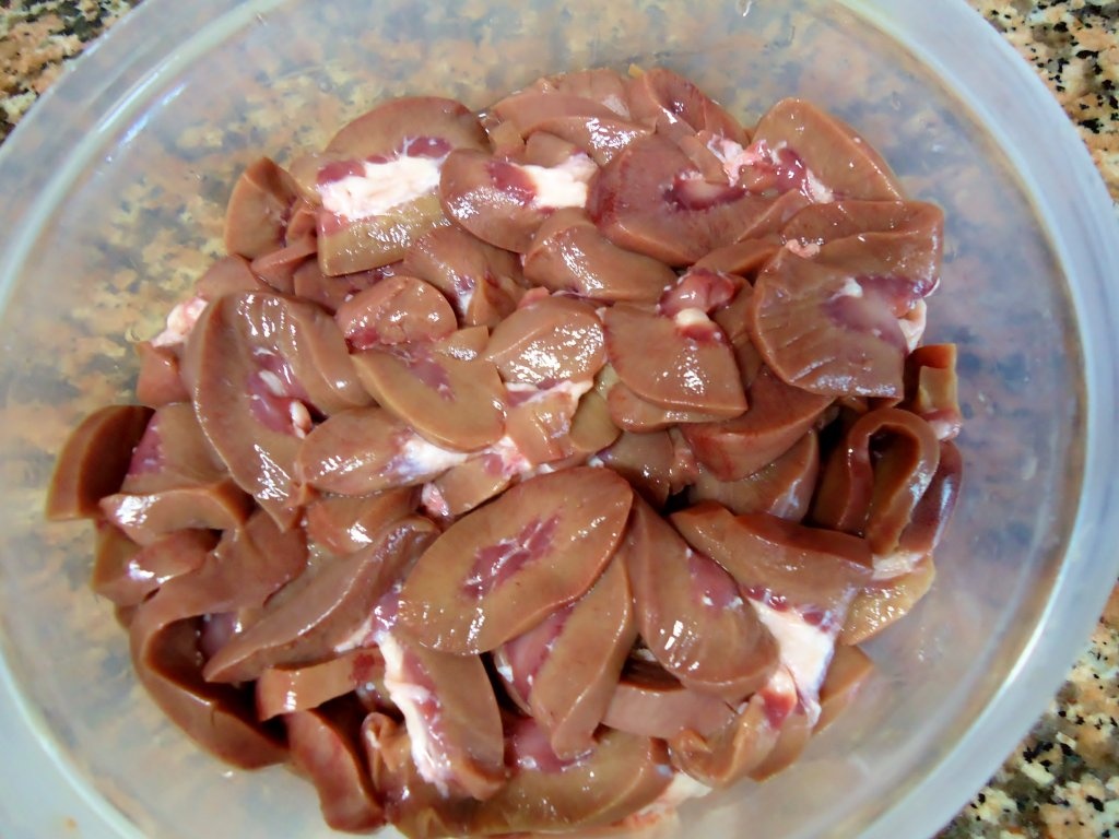 Rinichi de porc cu usturoi