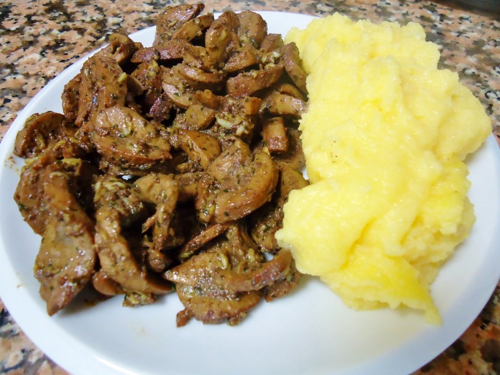 Rinichi de porc cu usturoi