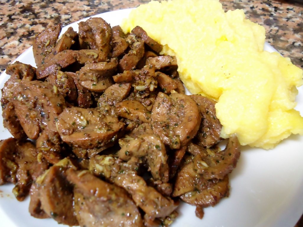 Rinichi de porc cu usturoi