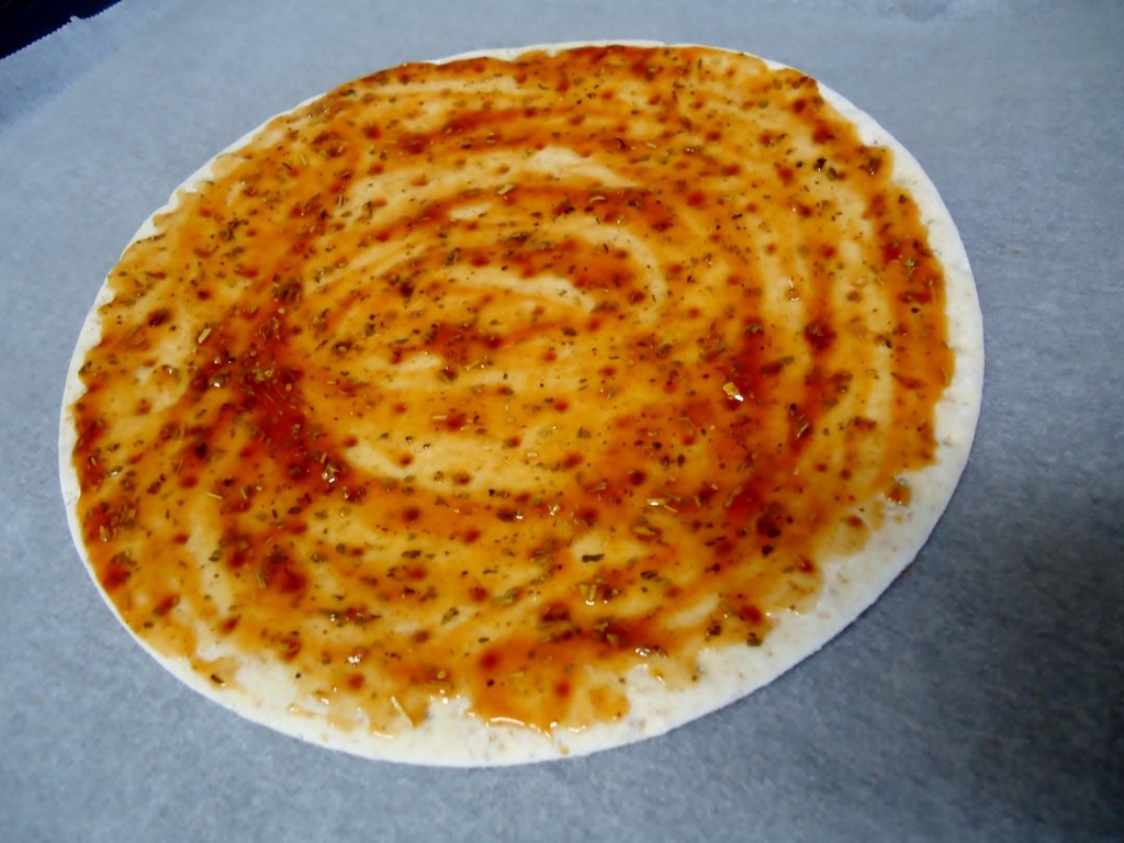 Pizza cu porumb si oua de prepelita