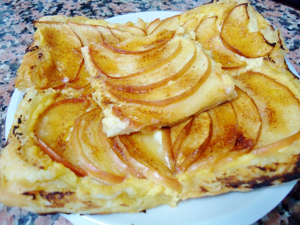 Tarta de mere cu crema de lamaie