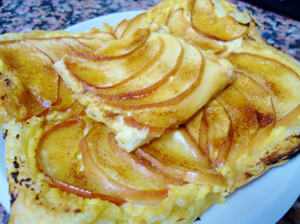 Tarta de mere cu crema de lamaie
