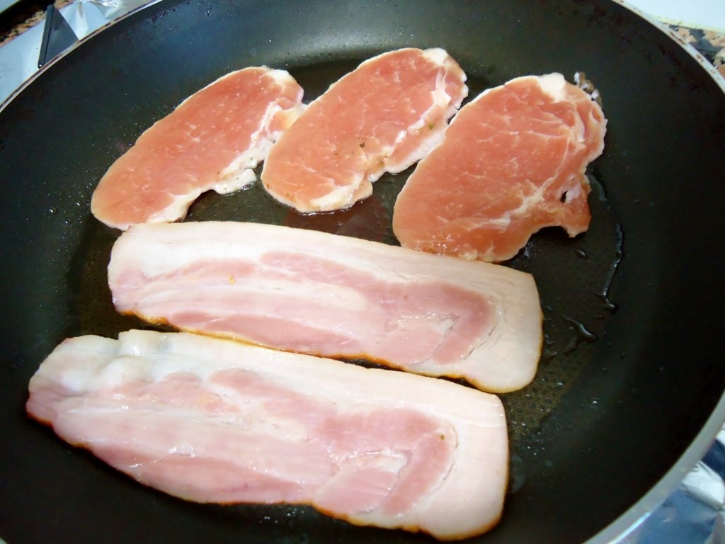 Sandwich cald cu muschi de porc