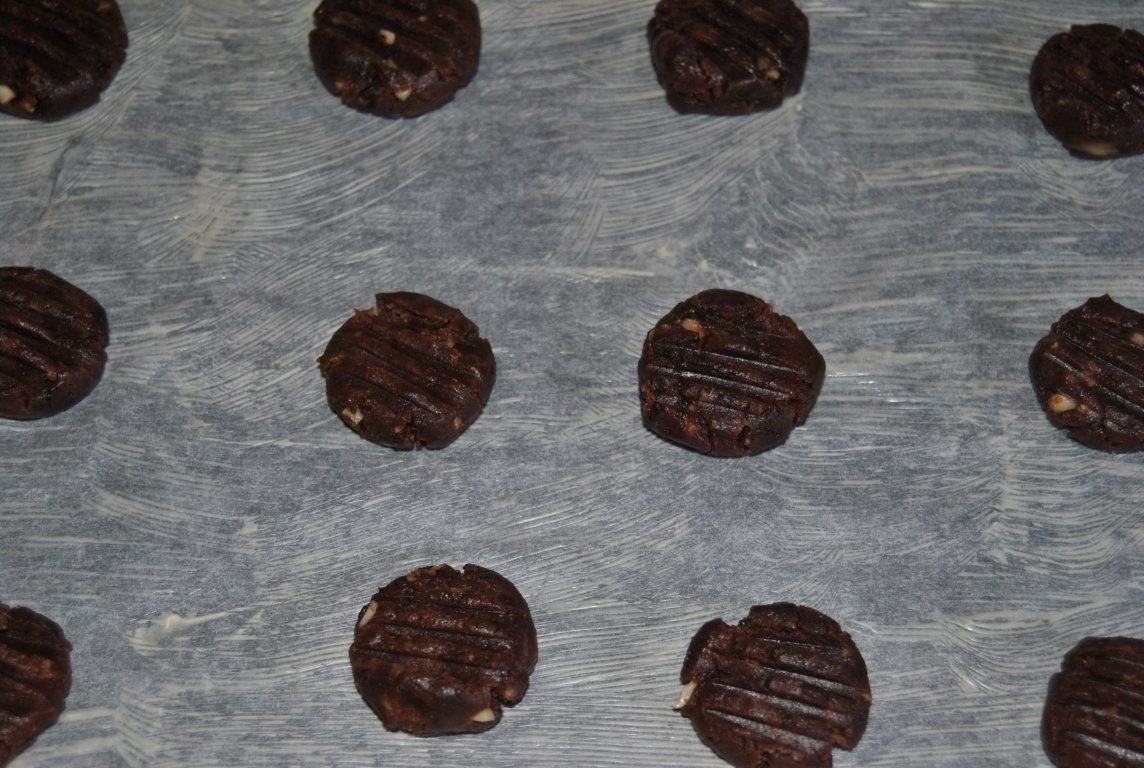 Biscuiti de cacao si migdale