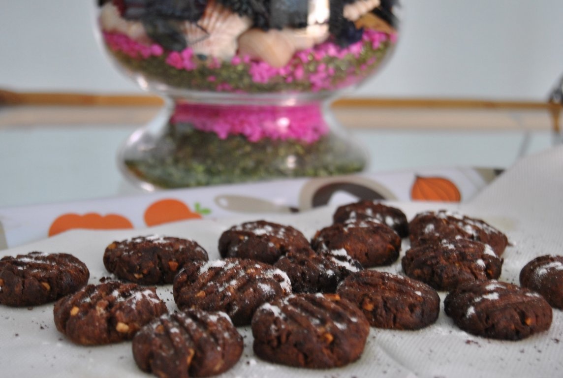 Biscuiti de cacao si migdale