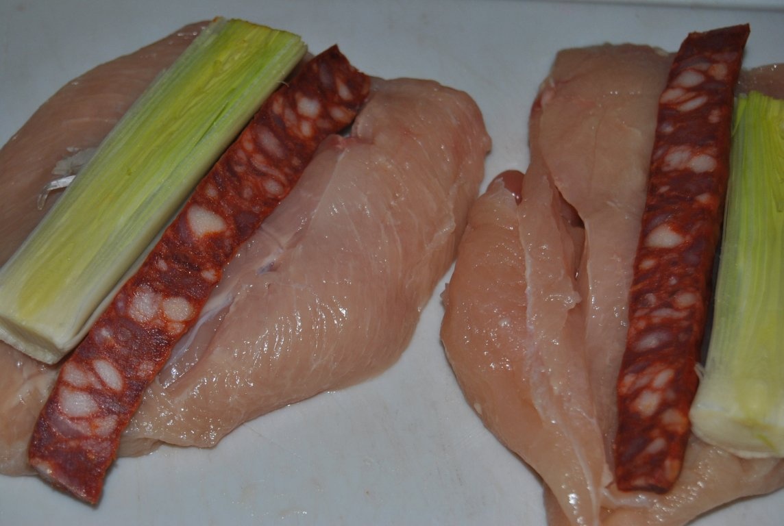 Rulouri de pui cu cartofi dulci si sos de hrean