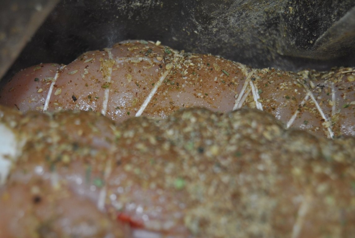 Rulouri de pui cu cartofi dulci si sos de hrean