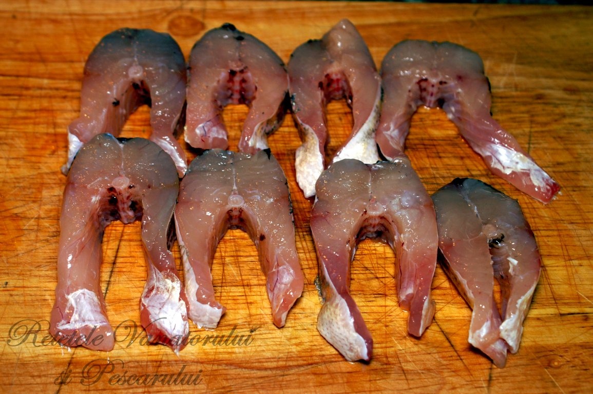 Stiuca cu sos de stafide