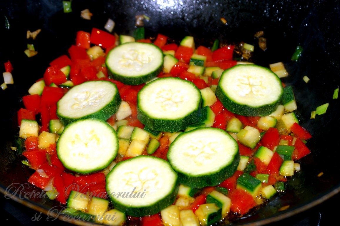 Stiuca cu sos de stafide