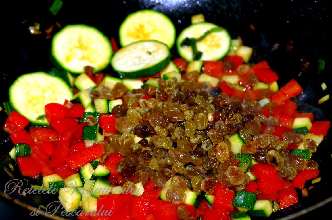 Stiuca cu sos de stafide