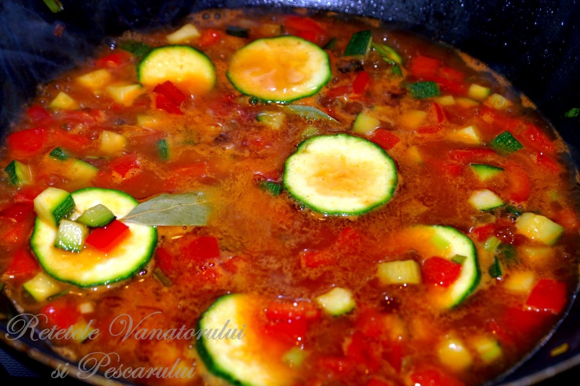 Stiuca cu sos de stafide