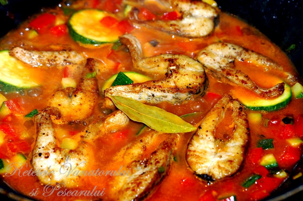 Stiuca cu sos de stafide