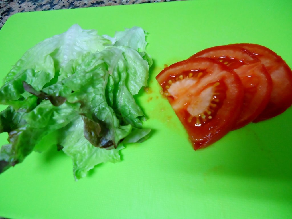 Sandwich cu fileuri de hamsie in otet