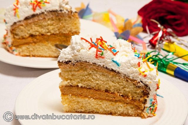 Tort Carnaval cu crema caramel