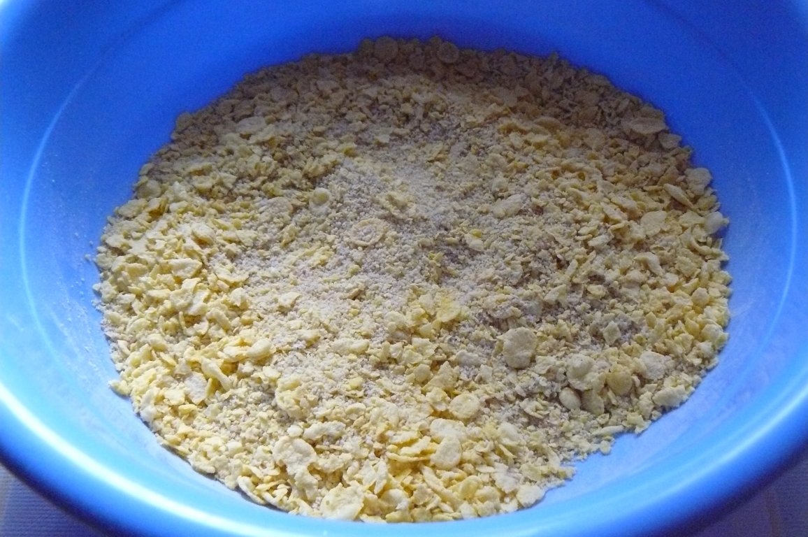 Piept de pui cu fulgi de porumb