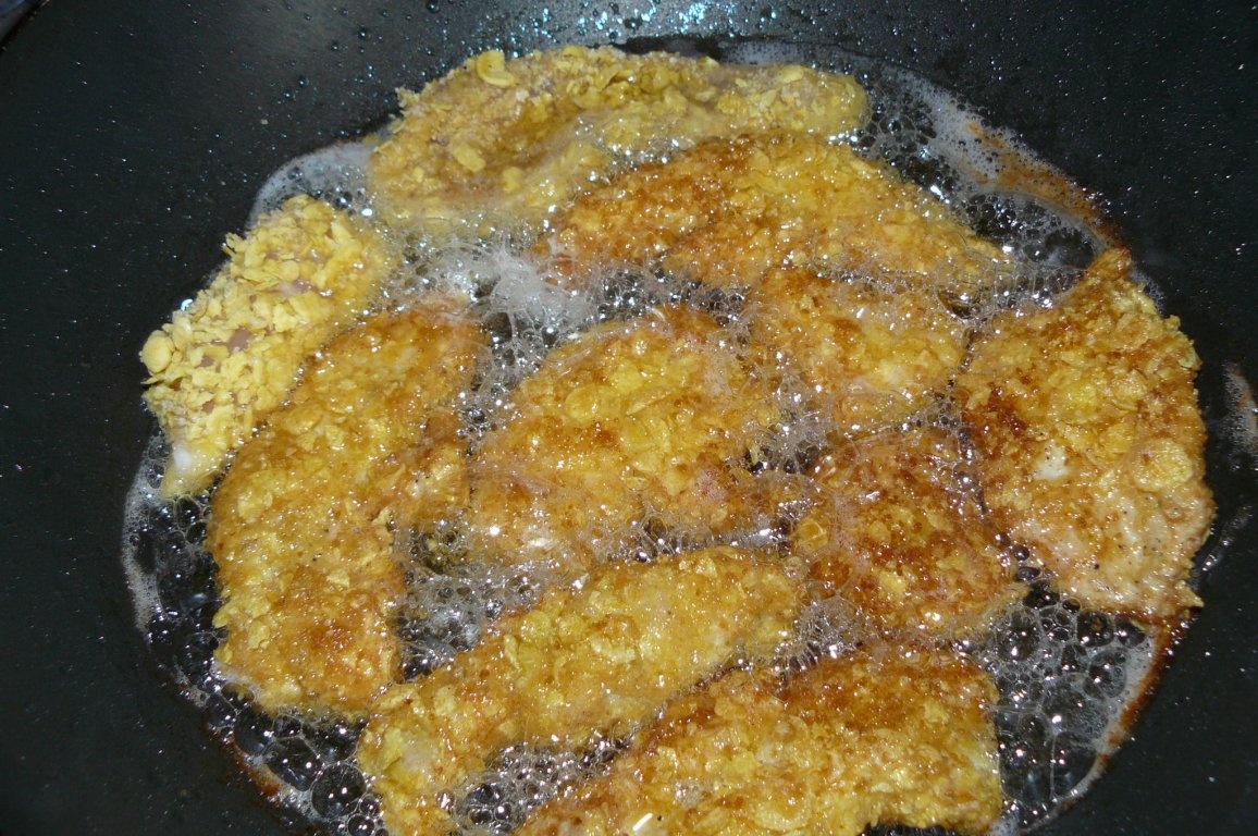 Piept de pui cu fulgi de porumb