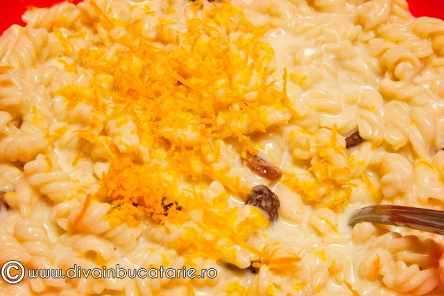 Budinca dulce de paste