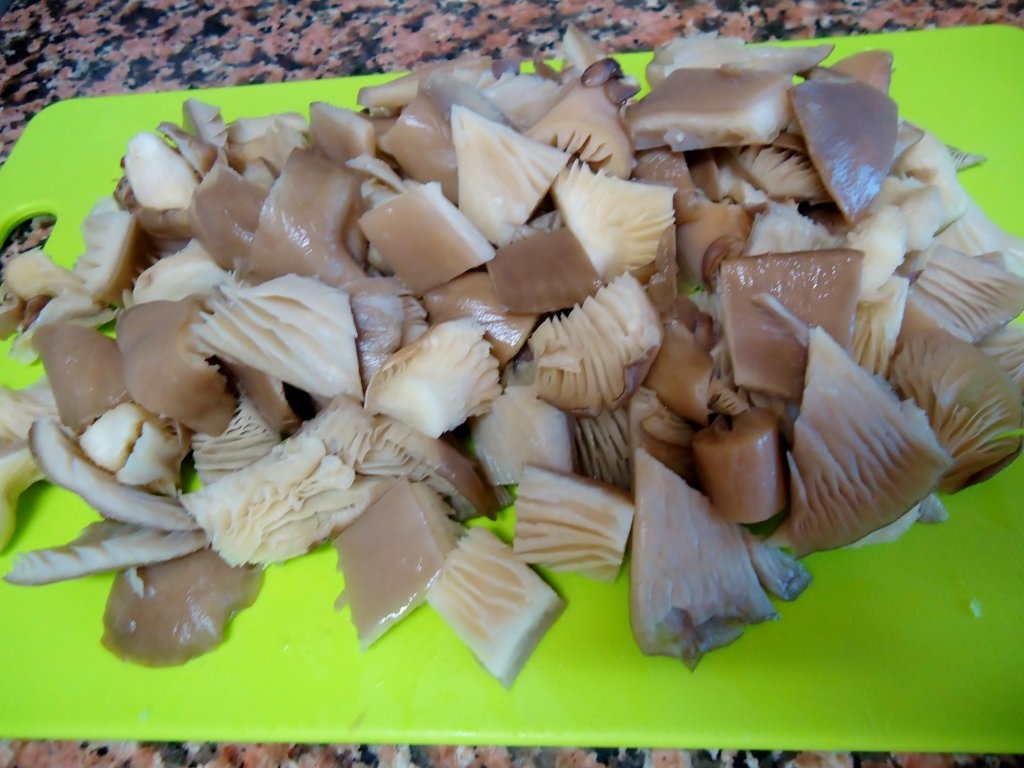 Ciuperci de padure cu oua