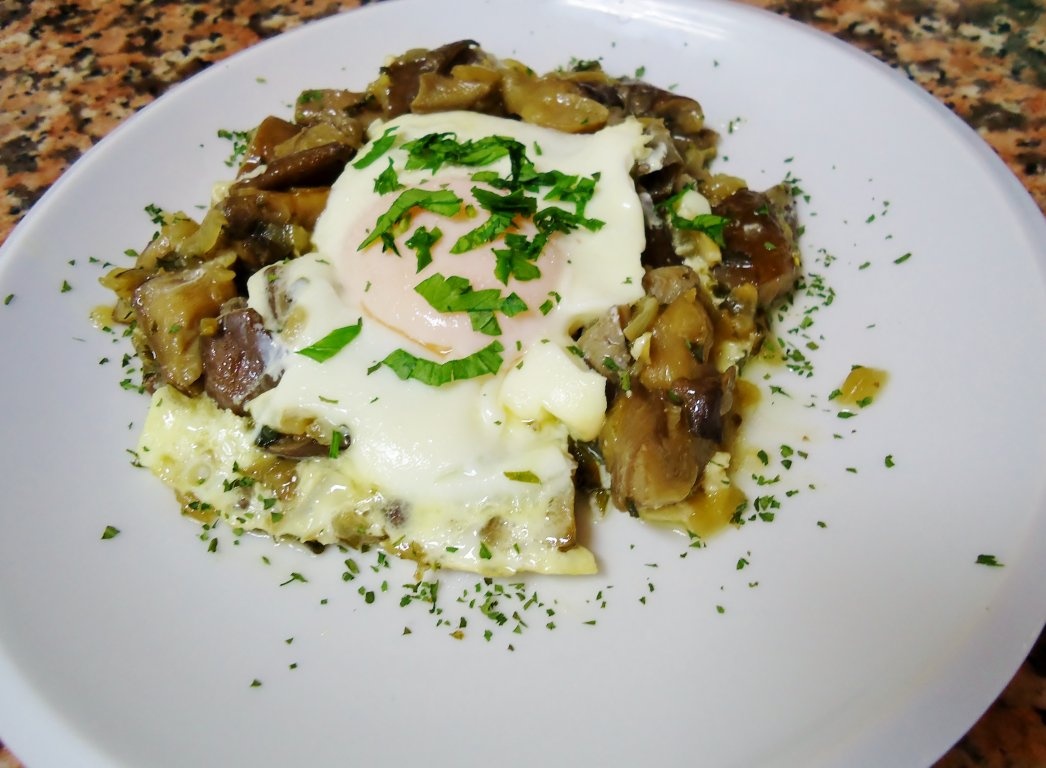 Ciuperci de padure cu oua