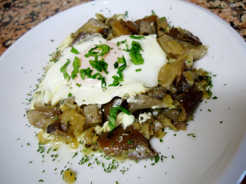 Ciuperci de padure cu oua