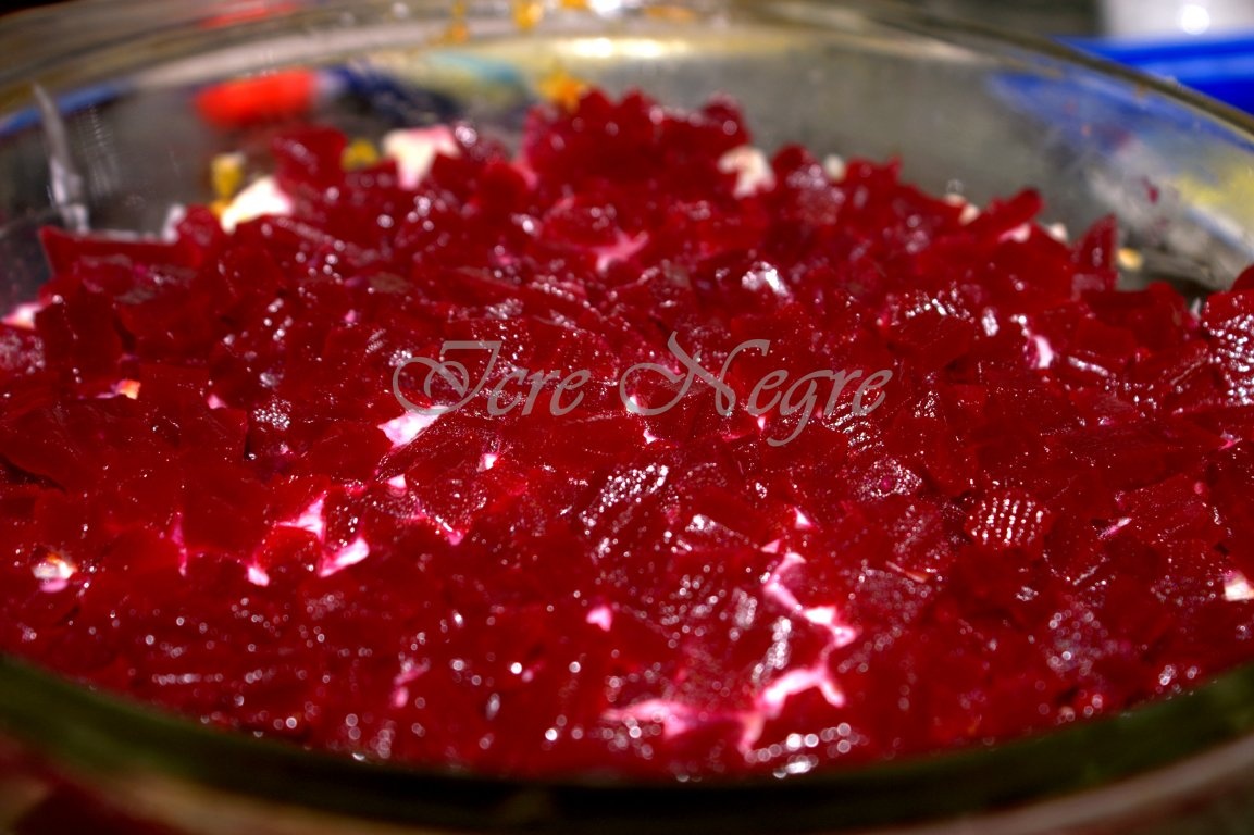 Salata Ruseasca de sfecla si macrou marinat