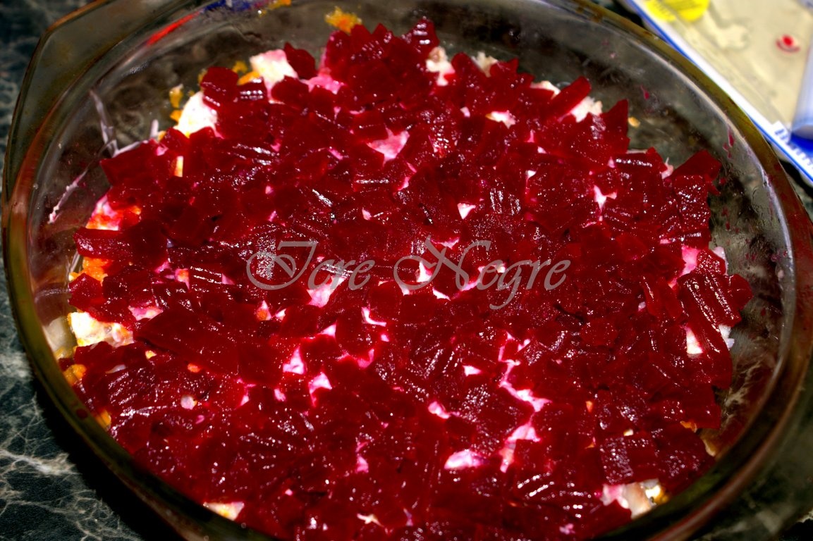 Salata Ruseasca de sfecla si macrou marinat