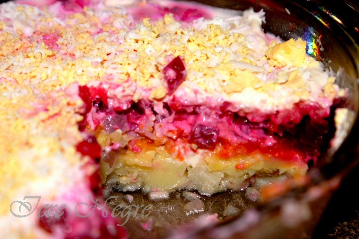 Salata Ruseasca de sfecla si macrou marinat