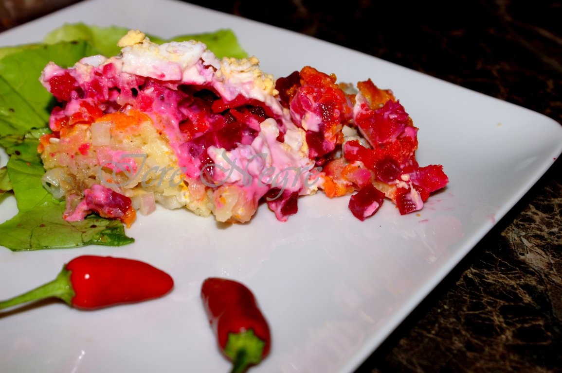 Salata Ruseasca de sfecla si macrou marinat